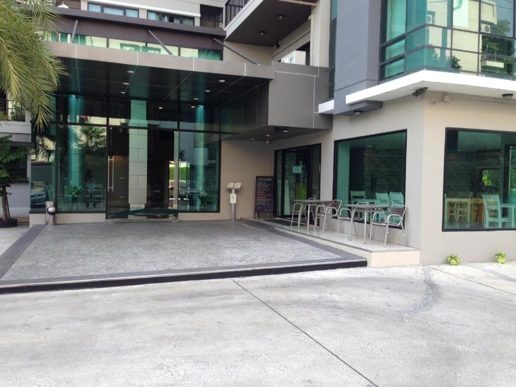 Ipremium Sukhumvit 81 Hotel Bangkok Exteriör bild
