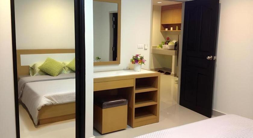Ipremium Sukhumvit 81 Hotel Bangkok Exteriör bild